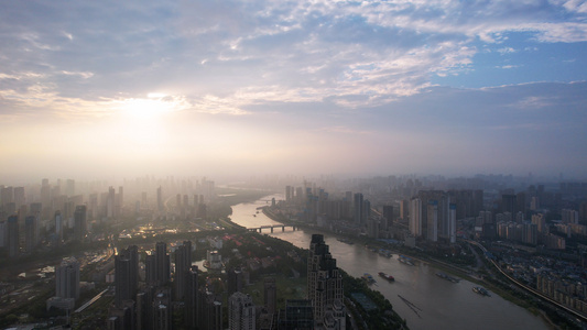 航拍城市蓝天白云晴朗天空落日阳光江景天际线高楼街景4k素材视频