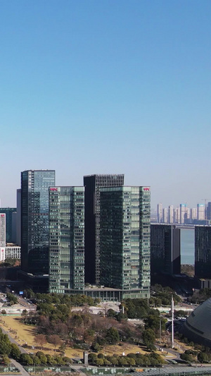 航拍杭州CBD钱江世纪广场来福士穿梭高楼47秒视频