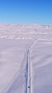 雪地上汽车飞驰合集奔驰的车视频