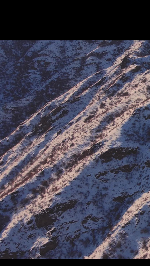 航拍天山雪山电影调色28秒视频