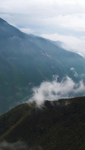 航拍长江三峡之巅云雾缭绕4A景点视频