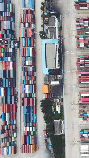 航拍风光城市堆满彩色集装箱工业进出口货品的港口物流码头全景素材城市素材44秒视频