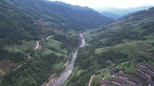 桂林龙脊河[穿岩]视频