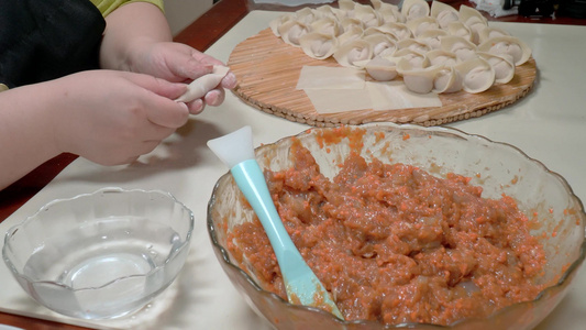 外卖制作馄饨视频