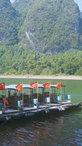 桂林漓江旅游观光游轮黄布倒影视频