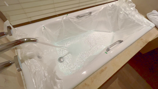 宾馆浴池放水泡澡视频