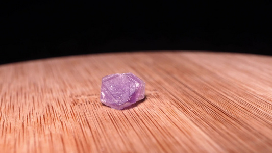 紫晶牙紫水晶矿石视频