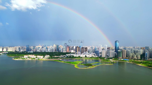 海南海口雨过天晴高视角航拍城市上空双彩虹视频