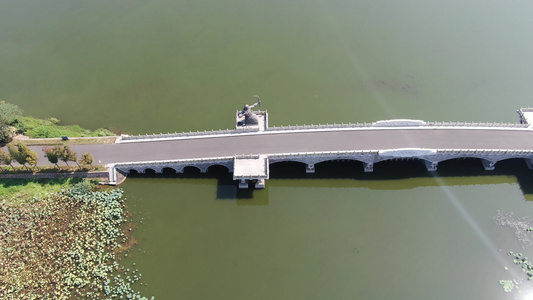 4K航拍武汉东湖景区清河桥视频