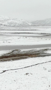 航拍公路雪景视频公路交通视频