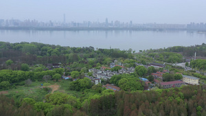 航拍武汉东湖绿道和城市风光20秒视频