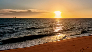 4K海边黄昏日落海浪拍打沙滩空镜头视频素材60秒视频