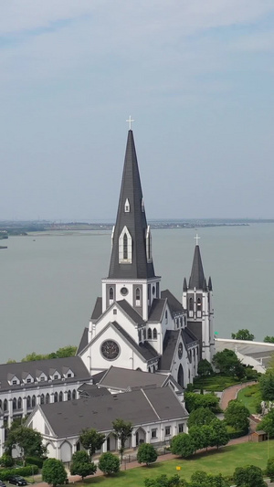 苏州城市风光阳澄湖边的教堂航拍视频地标建筑35秒视频