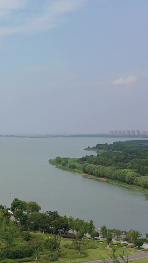 苏州城市风光阳澄湖边的教堂航拍视频地标建筑35秒视频