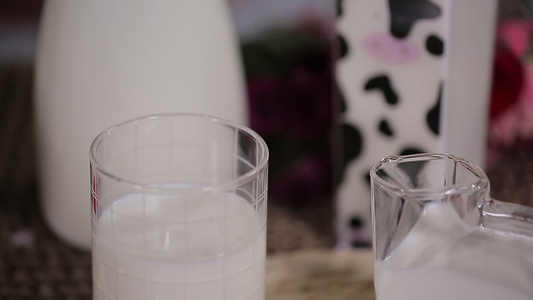 牛奶牛乳蛋白质视频