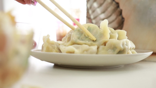 女孩吃饭用餐 视频