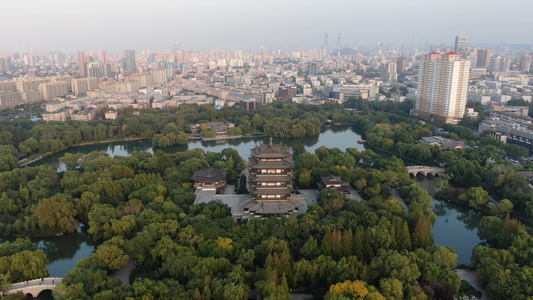 航拍山东济南大明湖5A景区视频