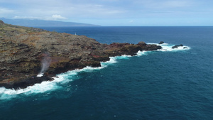 峭壁边的深蓝色海洋17秒视频