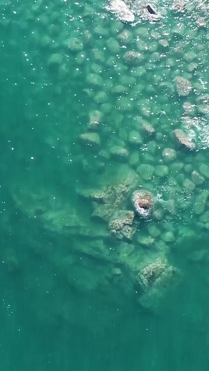 惠州海龟湾海浪礁石航拍自然风光31秒视频