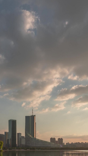 合肥天鹅湖CBD日落延时城市过渡镜头9秒视频