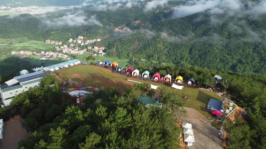 露营基地 山顶露营 风景独好视频