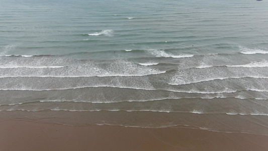 航拍波涛汹涌海浪浪花视频