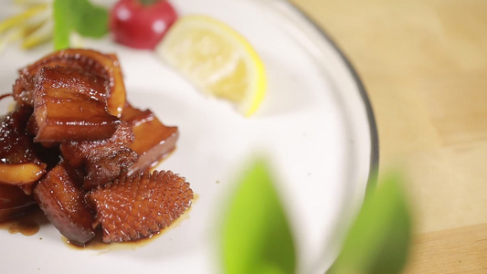 美食鱿鱼炖肉视频