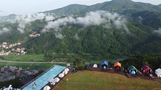 露营基地 山顶露营 风景独好视频