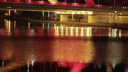 城市交通河流车流行人夜景视频