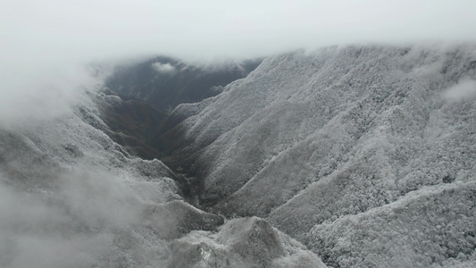 4K冬季山峰一望无际雪白山峰航拍视频视频