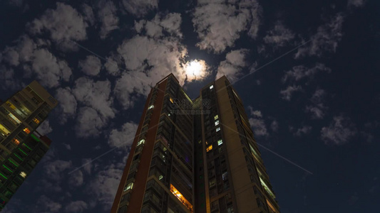 夜晚月光下的城市住宅小区延时摄影视频
