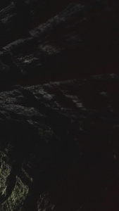 慢镜头升格拍摄湖北恩施利川5A级景区旅游腾龙洞内狭窄崎岖的山路素材世界第二大溶洞视频