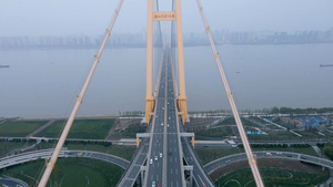 4K航拍武汉杨泗港长江大桥和交通视频素材54秒视频