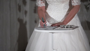 新娘签署文件9秒视频