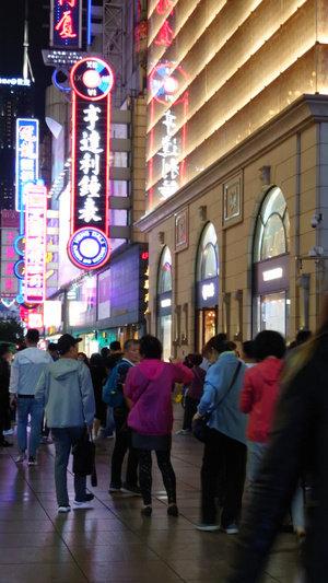 上海南京路步行街夜景延时上海南京东路4秒视频