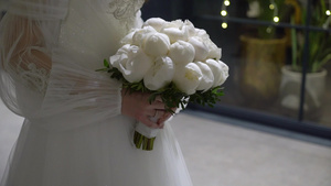 以白色的花束为新娘6秒视频