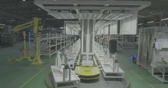 制造实拍机器汽车配件生产线工人制造厂视频