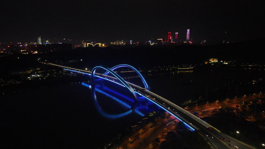 广西南宁地标南宁大桥夜景灯光航拍视频