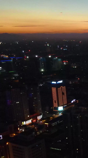傍晚城市夜景航拍市中心80秒视频