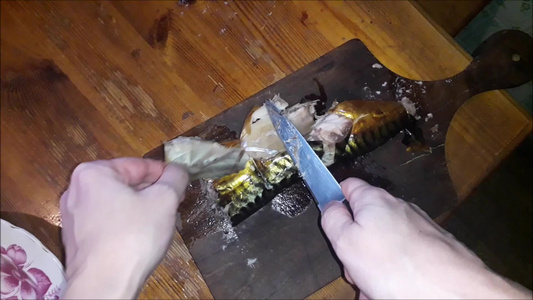 在家捕热熏海鱼视频