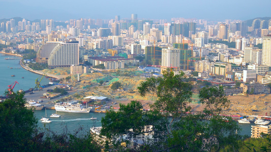 城市夏日沙尼亚的夏季风景沿海城市视频