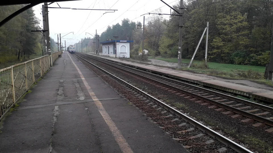 火车到达火车站视频