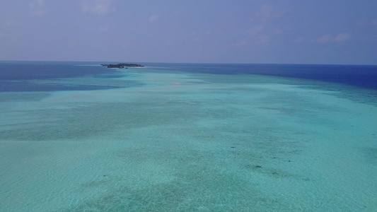 以蓝绿水和白色沙滩背景看待天堂海岸海滩度假的景色info视频