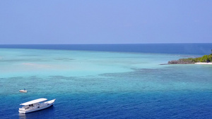 清澈海洋和白色沙滩的宁静岛屿13秒视频