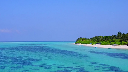 白沙背景透明海洋海洋海景海滩之旅的无人机景观视频