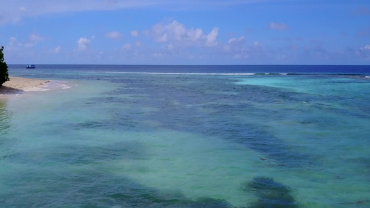 白沙背景清泻湖热带海岸海滩航行空中无人机旅游视频