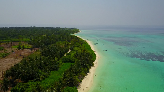 白沙底蓝水的完美海湾海滩渡假空中纹理以白色沙子背景视频