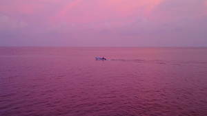 以蓝海和白沙为背景的热带环礁湖海滩探险风景12秒视频