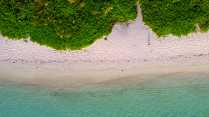 海洋旅游海滩蓝海和白沙面背景16秒视频