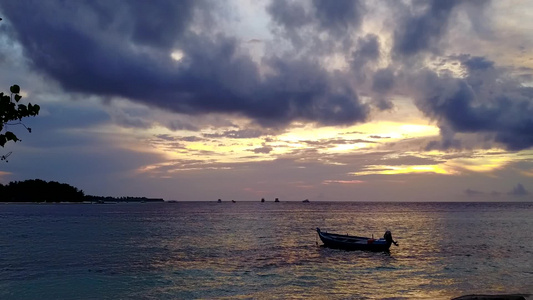 绿松石海洋和白沙背景的天堂海景海滩旅行空中无人机景观视频